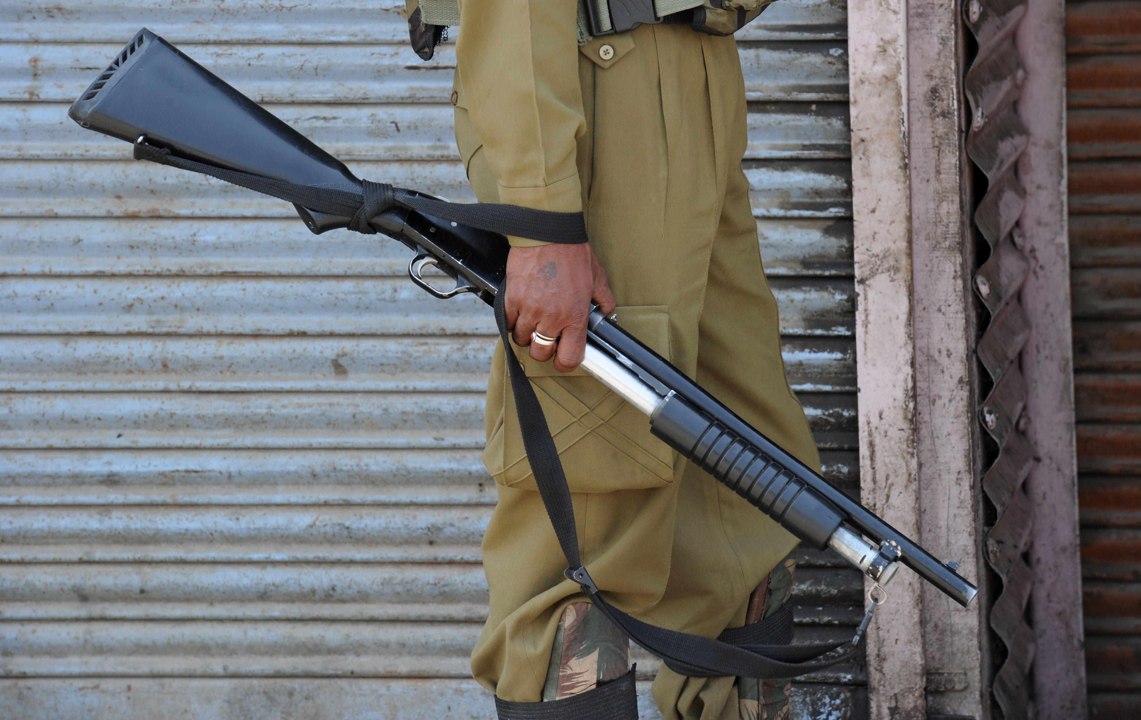 Pellet Guns continue to be used in Kashmir but Govt bans their use on